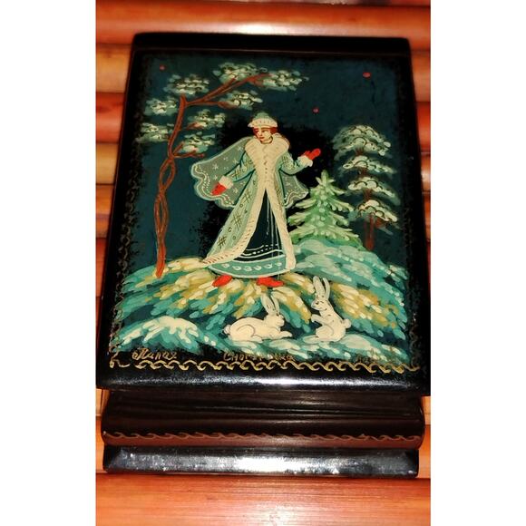 Snow Maiden Snegurochka Russian Lacquer Box • Hand Painted • Signed, Red Inside - Picture 1 of 5